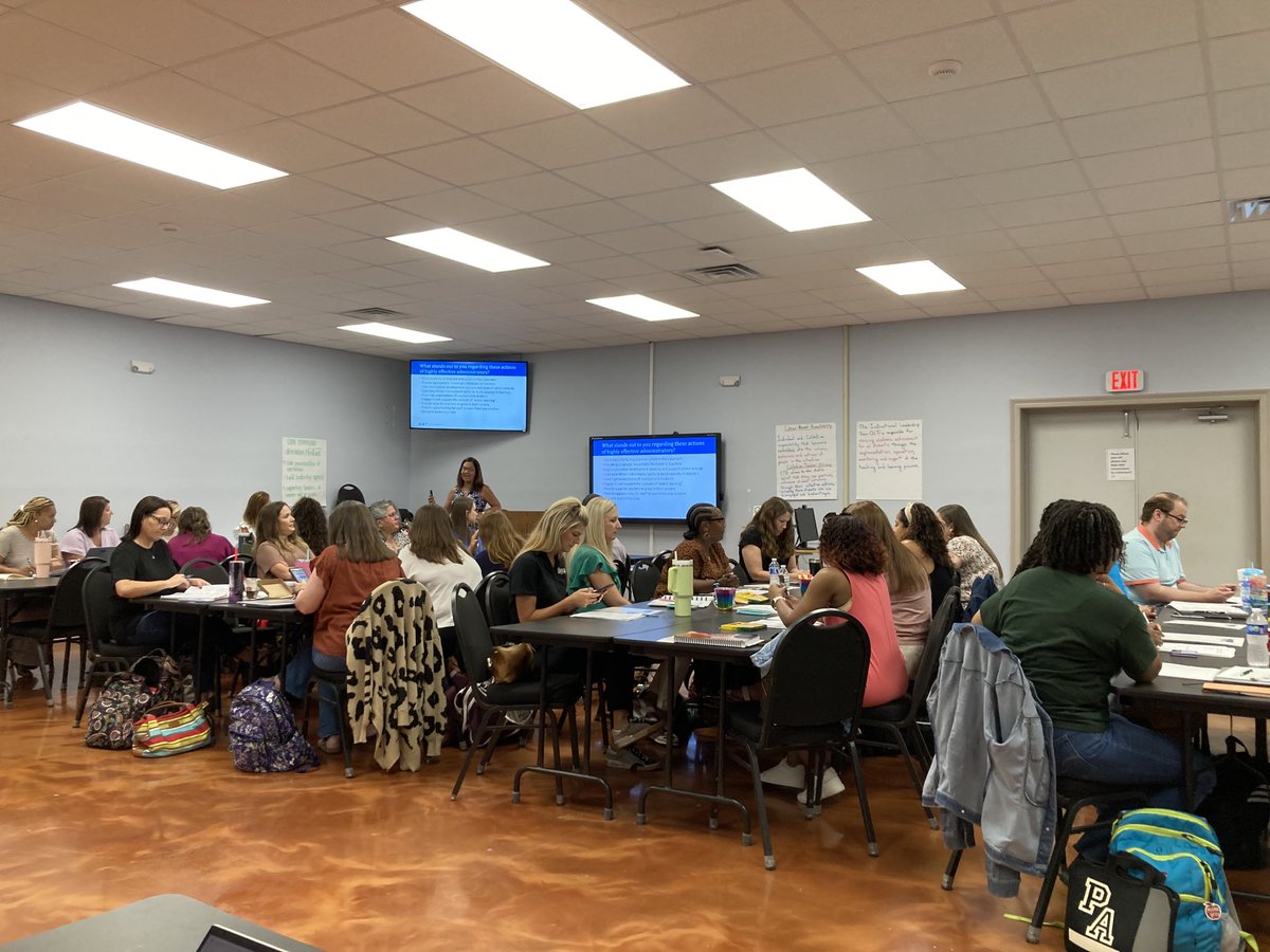 Julie Mayeux tweet media