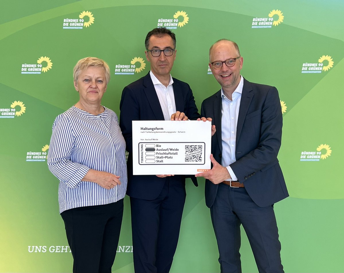 Till Steffen (@till_steffen) on Twitter photo So sieht sie aus, die #Tierhaltungskennzeichnung, die Ihr demnächst auf den Produkten findet.
Danke an <a href="/RenateKuenast/">Renate Künast</a> , <a href="/cem_oezdemir/">Cem Özdemir</a> & allen anderen, die das durchgebracht haben. So sieht sie aus, die #Tierhaltungskennzeichnung, die Ihr demnächst auf den Produkten findet.
Danke an <a href="/RenateKuenast/">Renate Künast</a> , <a href="/cem_oezdemir/">Cem Özdemir</a> & allen anderen, die das durchgebracht haben.