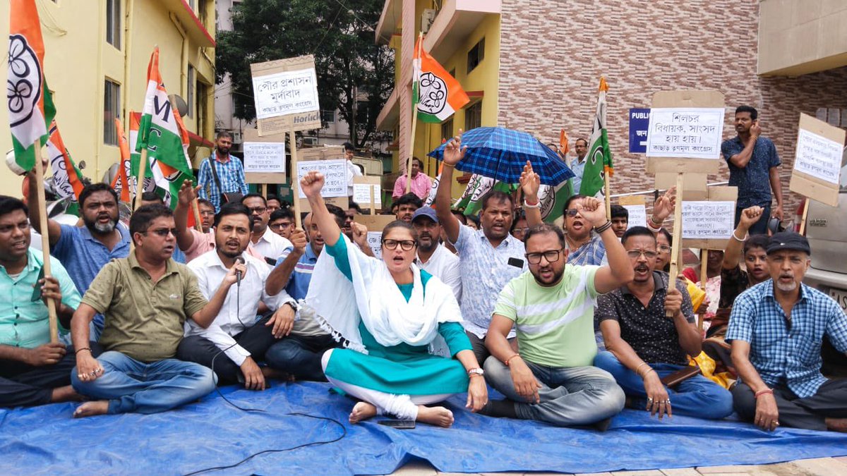 SushmitaDev25's tweet photo. Silchar Municipality has become a banana republic with no accountability to people. 
Since 2020 elections are stalled on the pretext of converting it to a corporation

No transparency on funds or utilisation. Zero planning. 

Cachar TMC protested today against the failures of SMB https://t.co/5PWLjNVR6g