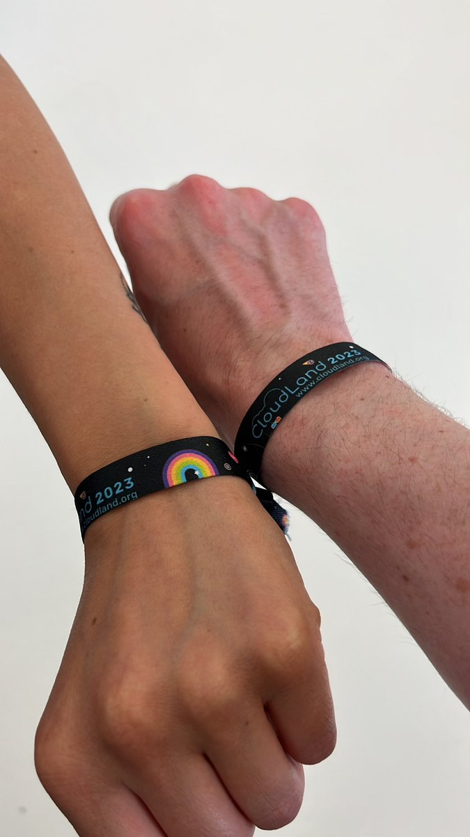 📢 Wer noch kein #CloudLand2023-Bändchen hat, kann sich an der Registrierung am Eingang eins abholen. 

Damit bekommt ihr heute Abend kostenlos Pizza! 🍕😋