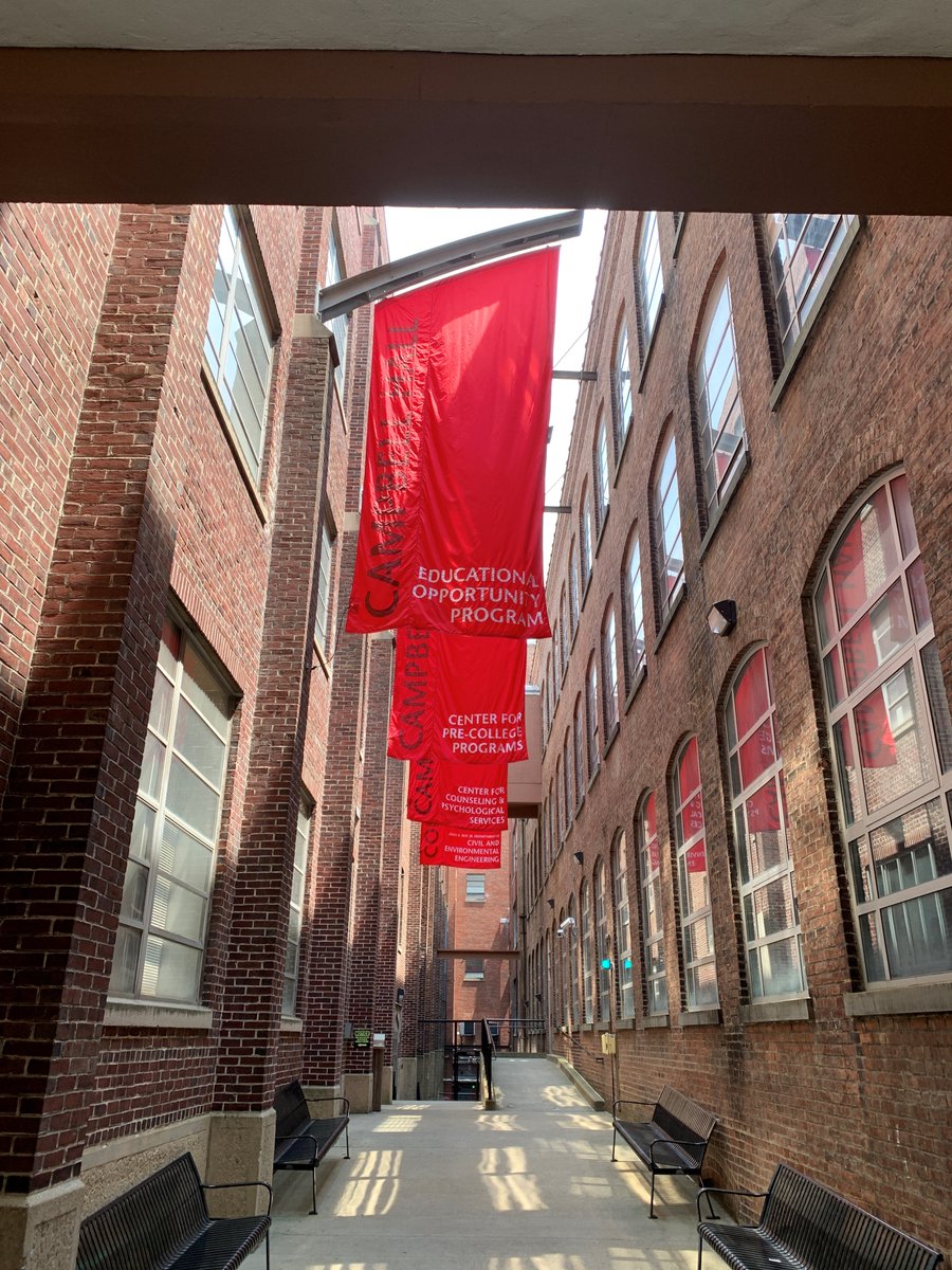 GatesFlg's tweet photo. Here's some really cool alleyway banners we recently made for NJIT! These unique appliqued banners had to be manufactured with a curved top edge to match their existing hardware.

#NJIT #technology #newark #newarknj #college #university #custom #custommade #customized #alley https://t.co/FrRtCSciW2