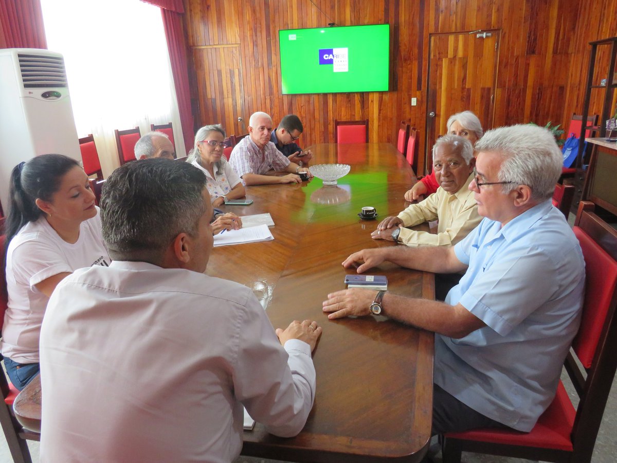 UCLVCU's tweet photo. En la mañana de hoy el rector en funciones de la #UCLVnuestra, Dr.C @lbolivera73, recibe a los invitados al XXIX Taller Patriótico Militar Regional. Se conversa de Historia y de #Fidel, aprovechando la presencia de René González director del Centro que guarda su memoria. https://t.co/YN4A3OJZyw