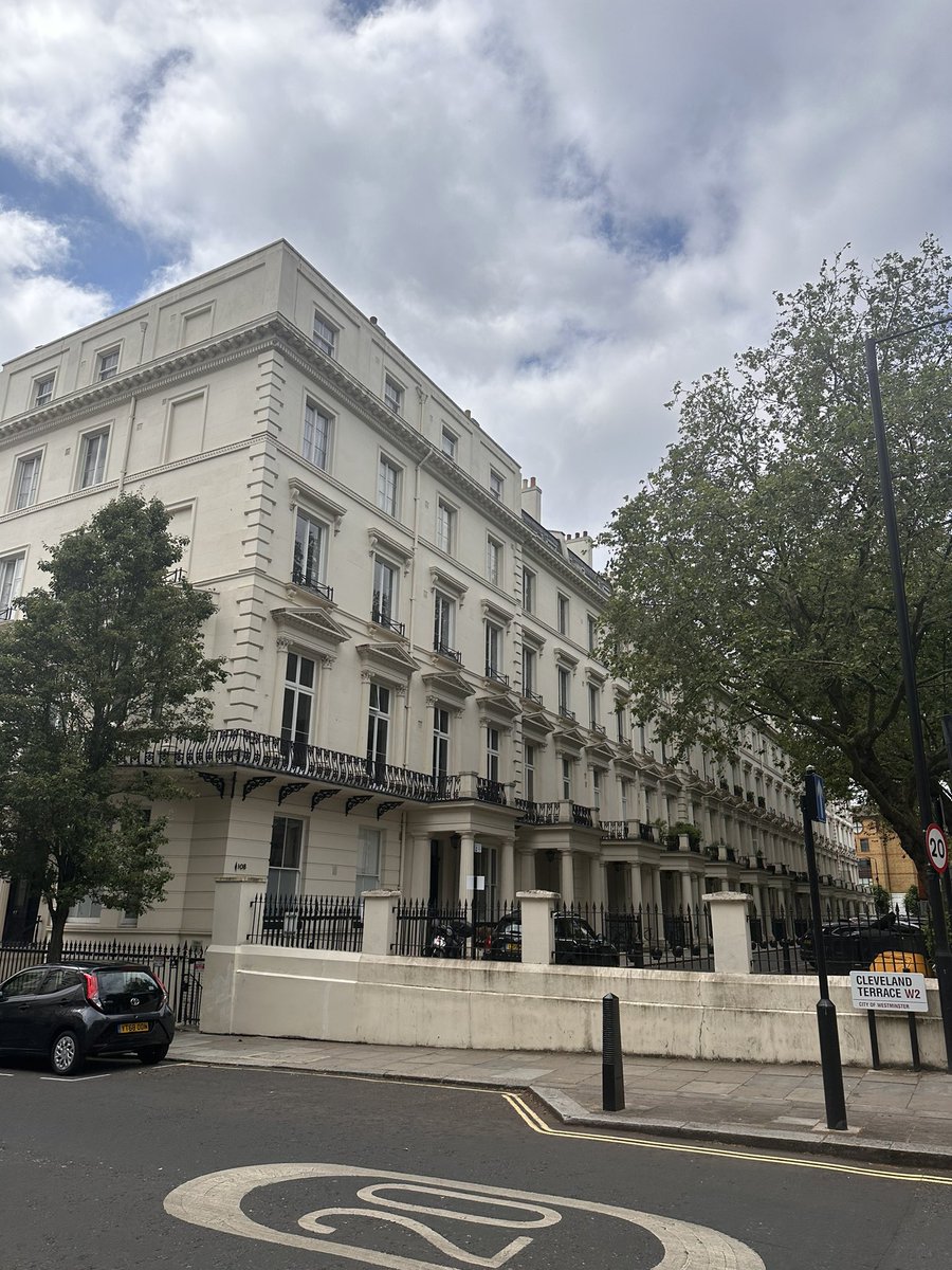 We should build loads and loads and loads of houses that look like this. 

Millions of them.

Make them cheap as chips.