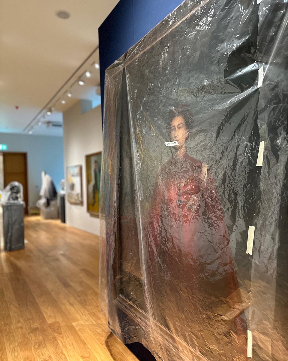 RealJonathanYeo's tweet photo. The wrappers are finally coming off..
Huge week for #nationalportraitgallery as doors finally open on its spectacular transformation. Massive congratulations and thanks to the gallery's dedicated staff, supporters and friends (and my fellow trustees) for the years of hard work https://t.co/xt6ks3fZUM