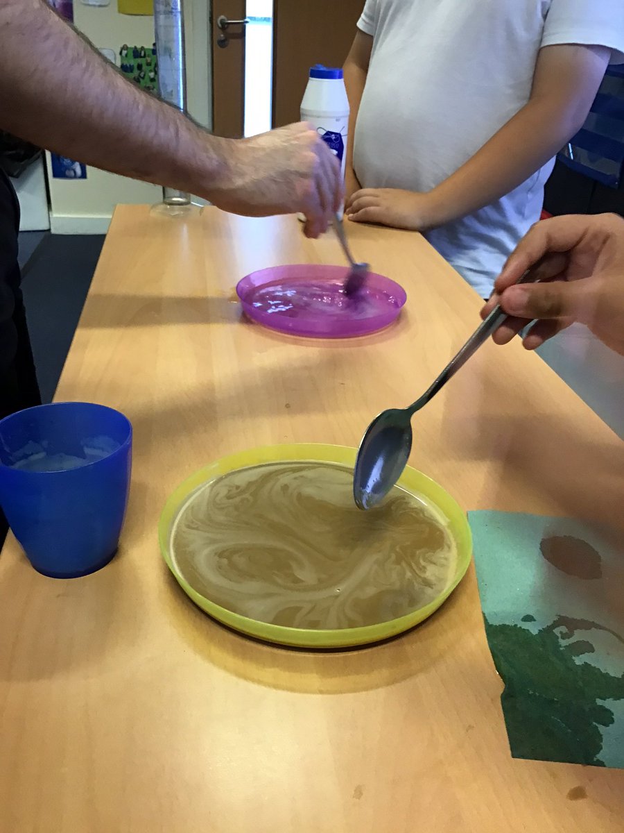 CanonYearFive's tweet image. Another science experiment today, this time looking at evaporation! We looked at the homogeneous mixtures of salt water and coffee and we have left them on the windowsill which we will come back to in a week’s time! #CSPSSTEM #CSPSScience @LT_Trust @CanonSharples 👩🏻‍🔬👨🏻‍🔬