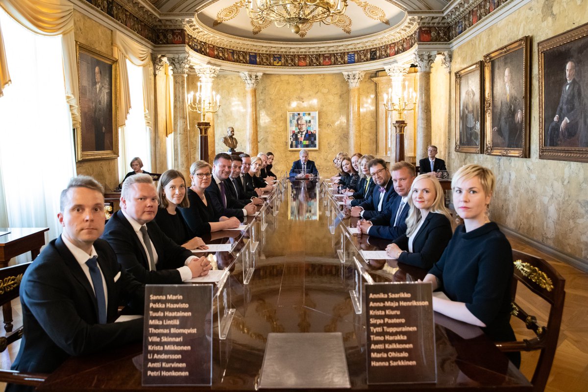 valtioneuvosto's tweet photo. Tasavallan presidentti myönsi eron Marinin hallitukselle. Marinin hallitus toimi virassaan 1289 päivää, josta toimitusministeristönä 6. huhtikuuta alkaen.

@MarinSanna piti jäähyväispuheen tasavallan presidentille Presidentinlinnassa.

🗣️ Puhe: https://t.co/75BGA2oJTo https://t.co/Ay7JTYmGmT