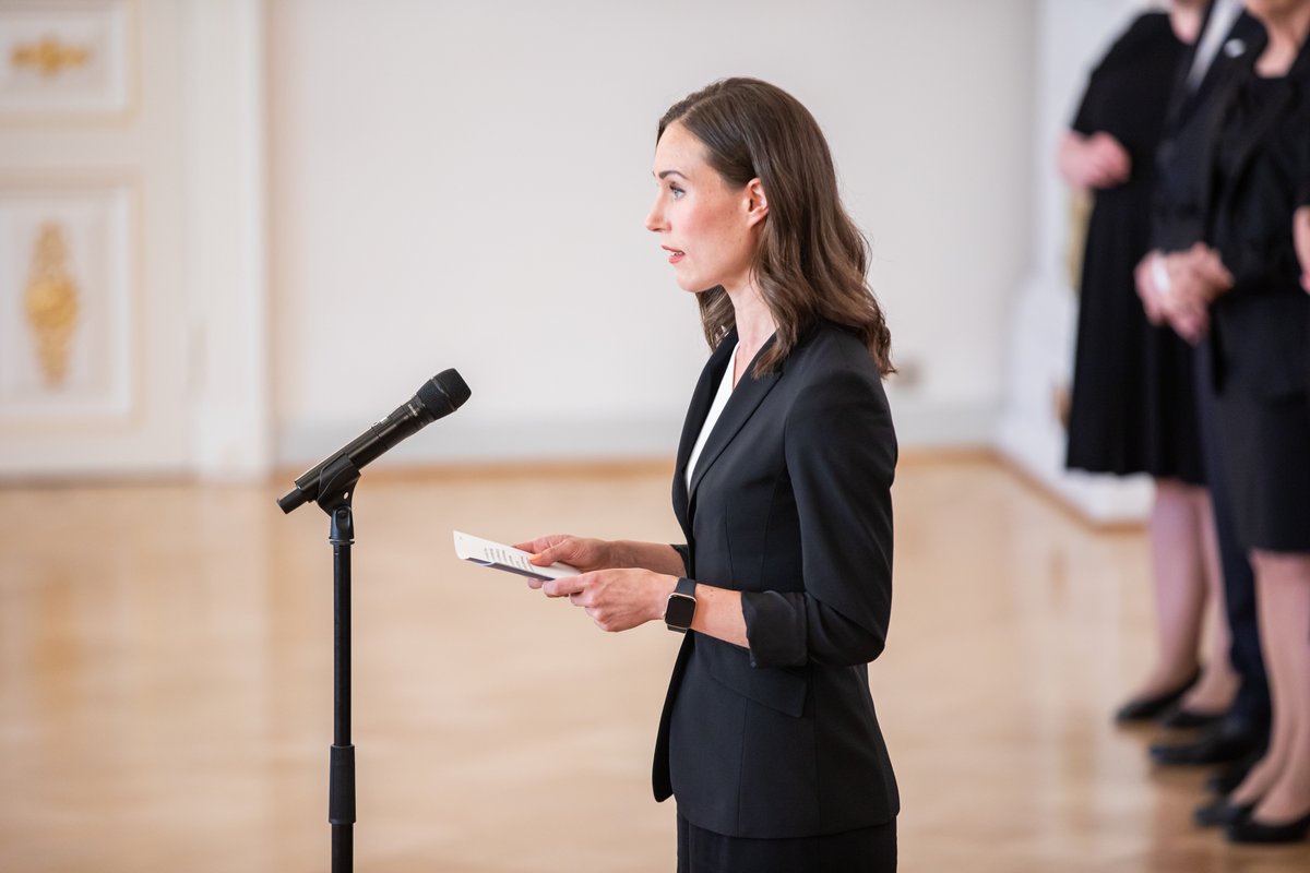 valtioneuvosto's tweet photo. Tasavallan presidentti myönsi eron Marinin hallitukselle. Marinin hallitus toimi virassaan 1289 päivää, josta toimitusministeristönä 6. huhtikuuta alkaen.

@MarinSanna piti jäähyväispuheen tasavallan presidentille Presidentinlinnassa.

🗣️ Puhe: https://t.co/75BGA2oJTo https://t.co/Ay7JTYmGmT
