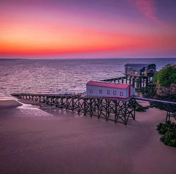 Sunrise in Tenby, Pembrokeshire ❤️🏴󠁧󠁢󠁷󠁬󠁳󠁿