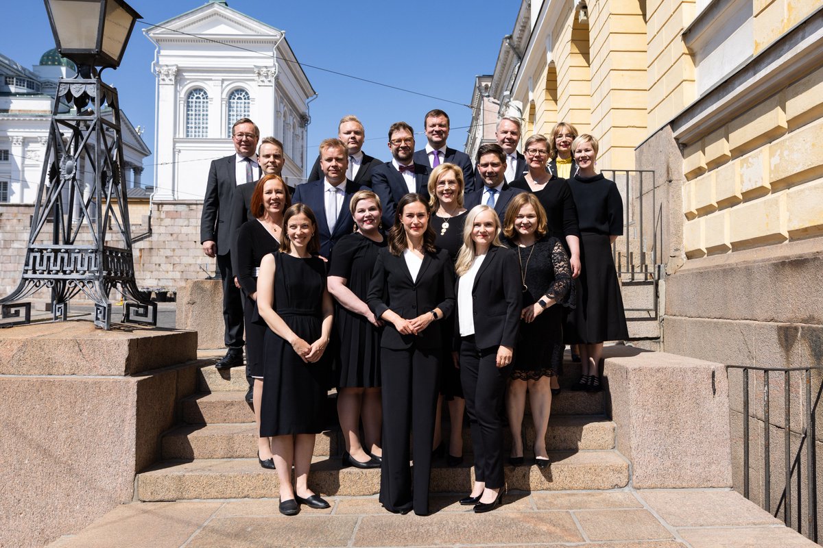 valtioneuvosto's tweet photo. Tasavallan presidentti myönsi eron Marinin hallitukselle. Marinin hallitus toimi virassaan 1289 päivää, josta toimitusministeristönä 6. huhtikuuta alkaen.

@MarinSanna piti jäähyväispuheen tasavallan presidentille Presidentinlinnassa.

🗣️ Puhe: https://t.co/75BGA2oJTo https://t.co/Ay7JTYmGmT