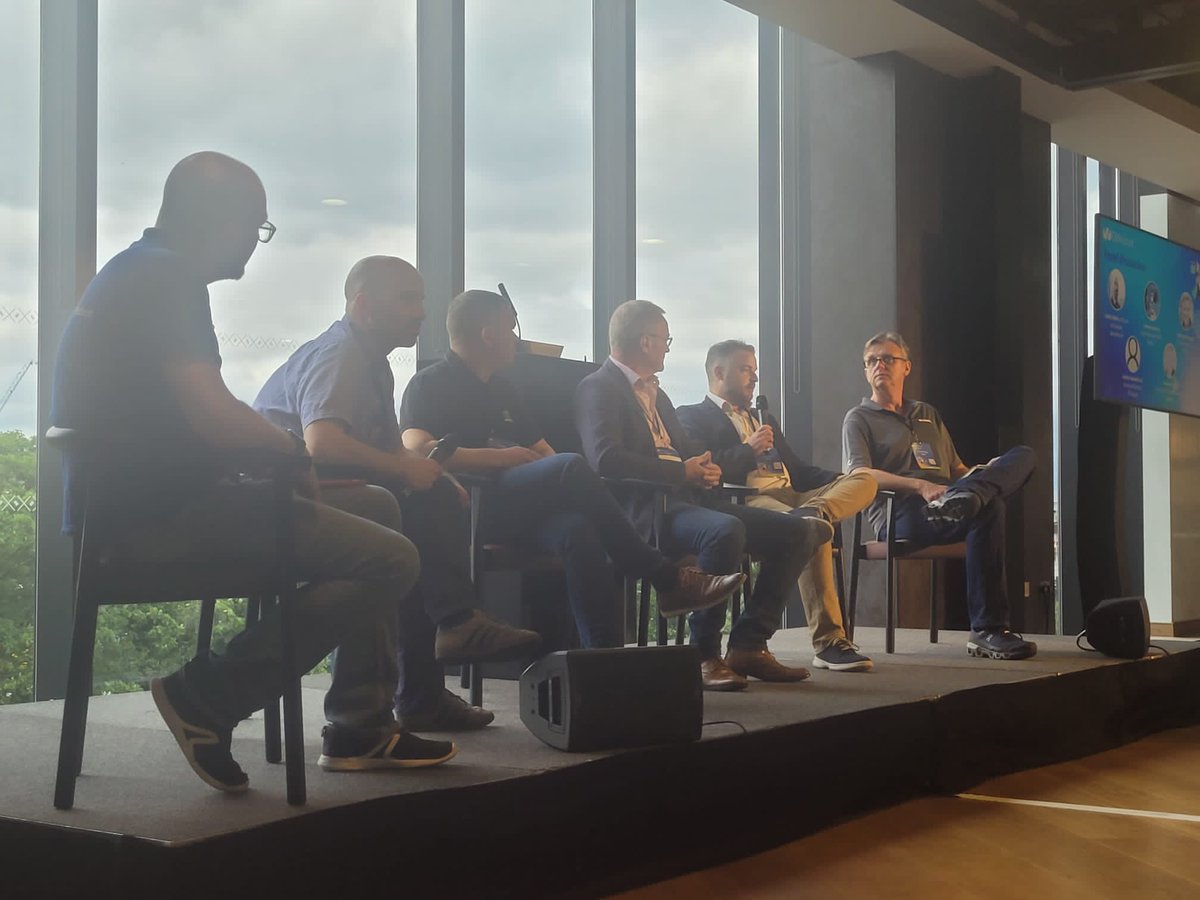 OVHcloud_UK's tweet photo. Now time for our Customer Success panel discussion around the future of #cloud☁️ and #edgecomputing with members from @secretarium, @nutanix, @etworksit, @VMware & @nvidia. #OVHcloudEngage https://t.co/qmoXl6Odwr