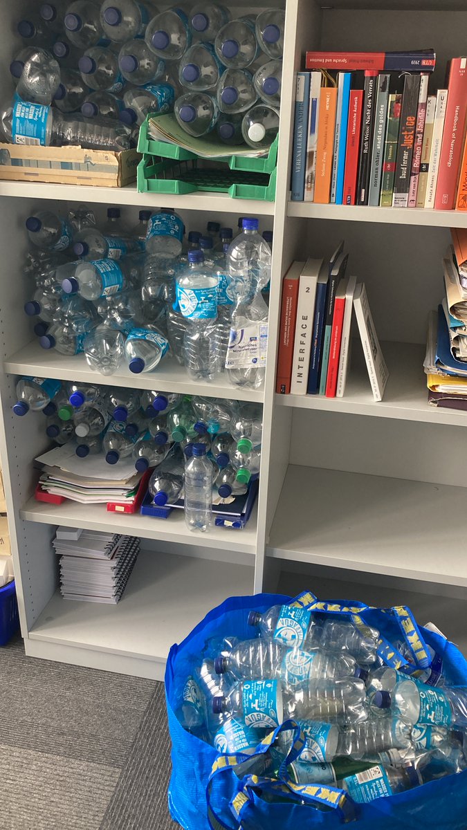M_Flueh (@mflueh) on Twitter photo Gravierender Wandel: Das mit <a href="/M_K_Schumacher/">Mareike Schumacher</a> errichtete Büro-Pfandimperium wird anlässlich des anstehenden Umzugs heute wieder abgebaut. Eine Ära endet. Der Erlös wird in Kaffee investiert ... oder mehr Selter 😏 Gravierender Wandel: Das mit <a href="/M_K_Schumacher/">Mareike Schumacher</a> errichtete Büro-Pfandimperium wird anlässlich des anstehenden Umzugs heute wieder abgebaut. Eine Ära endet. Der Erlös wird in Kaffee investiert ... oder mehr Selter 😏