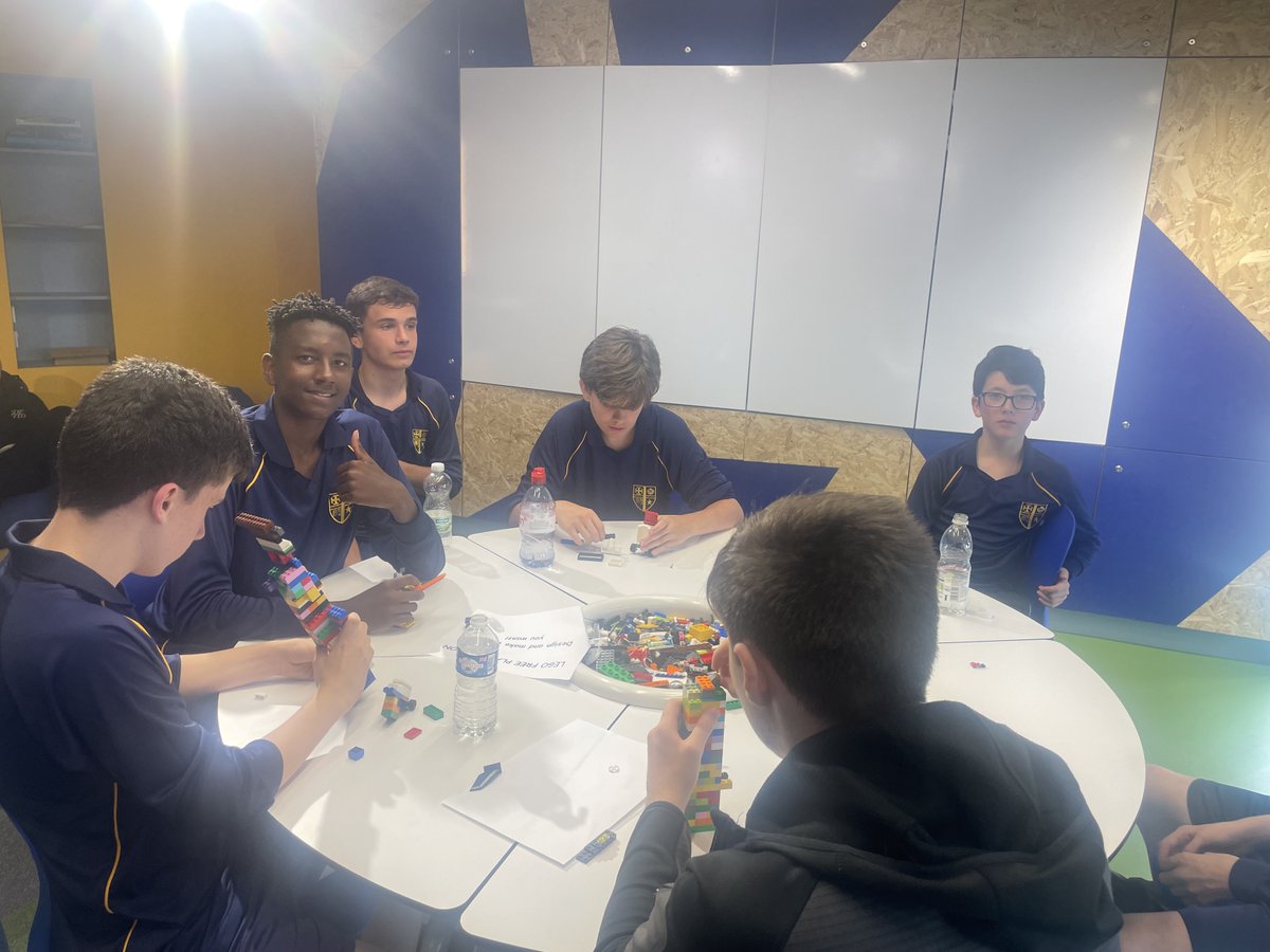 👥 Our #PLInspires programme hosted a men's mental health event yesterday.

3⃣ Schools involved.
⚽️ A football session to understand the importance of mental fitness.
💭 A mindfulness activities session at the Digital Skills Lab.
🧠 A mental health workshop with @TacklingBlues.