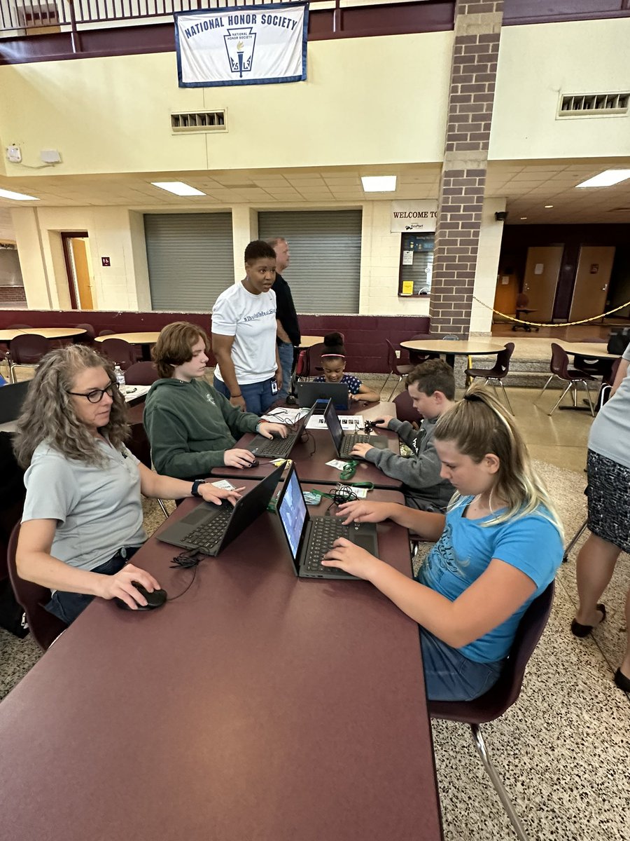 KelGreening's tweet image. It’s already intense and it’s just the tutorial! #STEMExtravaganza #SPSCreatedAchievers