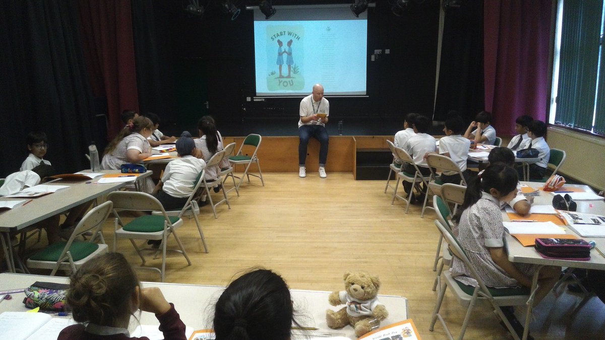 Thank you <a href="/AuthorDThompson/">Daniel Thompson</a> for visiting Key Stage 2 pupils yesterday.
All the pupils enjoyed the day with smiles all round!
hydesville.com/published-auth…
#Hydesvillefamily