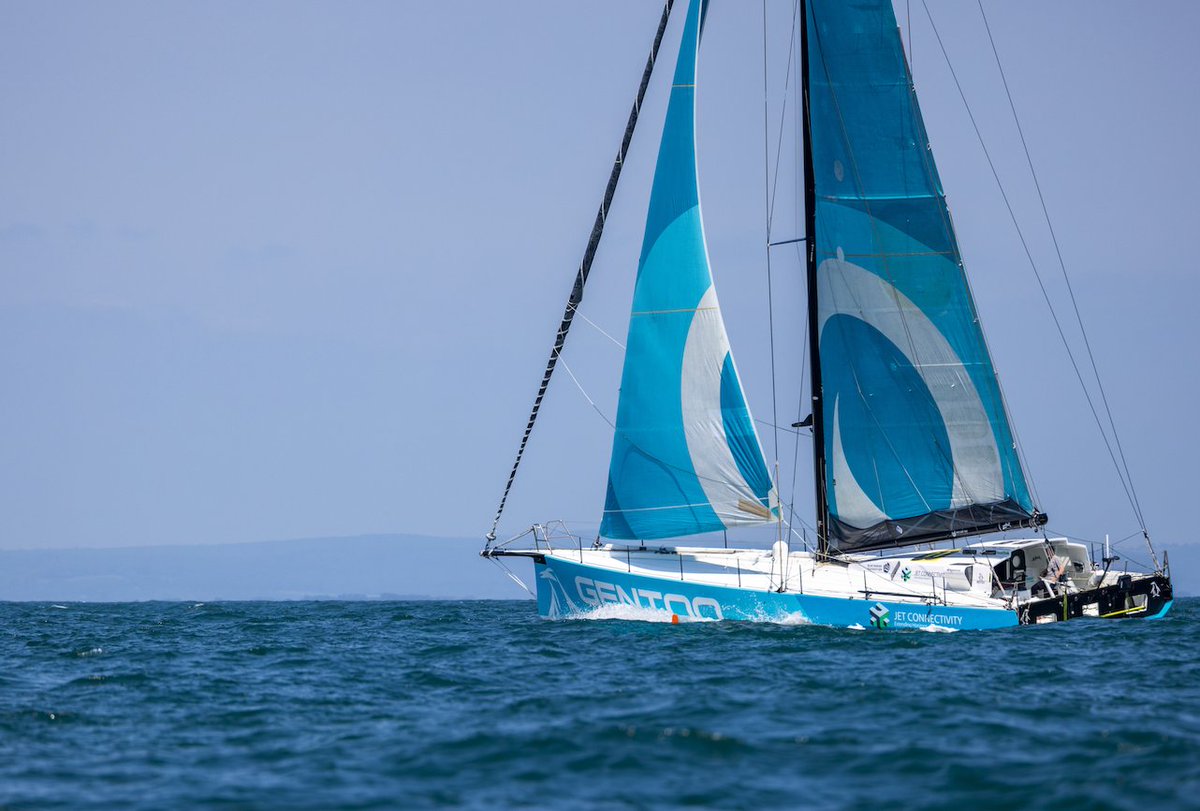 𝗦𝗲𝗻𝗱𝗶𝗻𝗴 𝗶𝘁 𝗶𝗻 𝘁𝗵𝗲 𝗦𝗼𝗹𝗲𝗻𝘁 📷Eyes on @RoundtheIsland less than 2 weeks! 

#RoundtheIsland #gogentoo @IslandSailingClub @weareboatfolk  #JETConnectivity  @zhik @basecampfood