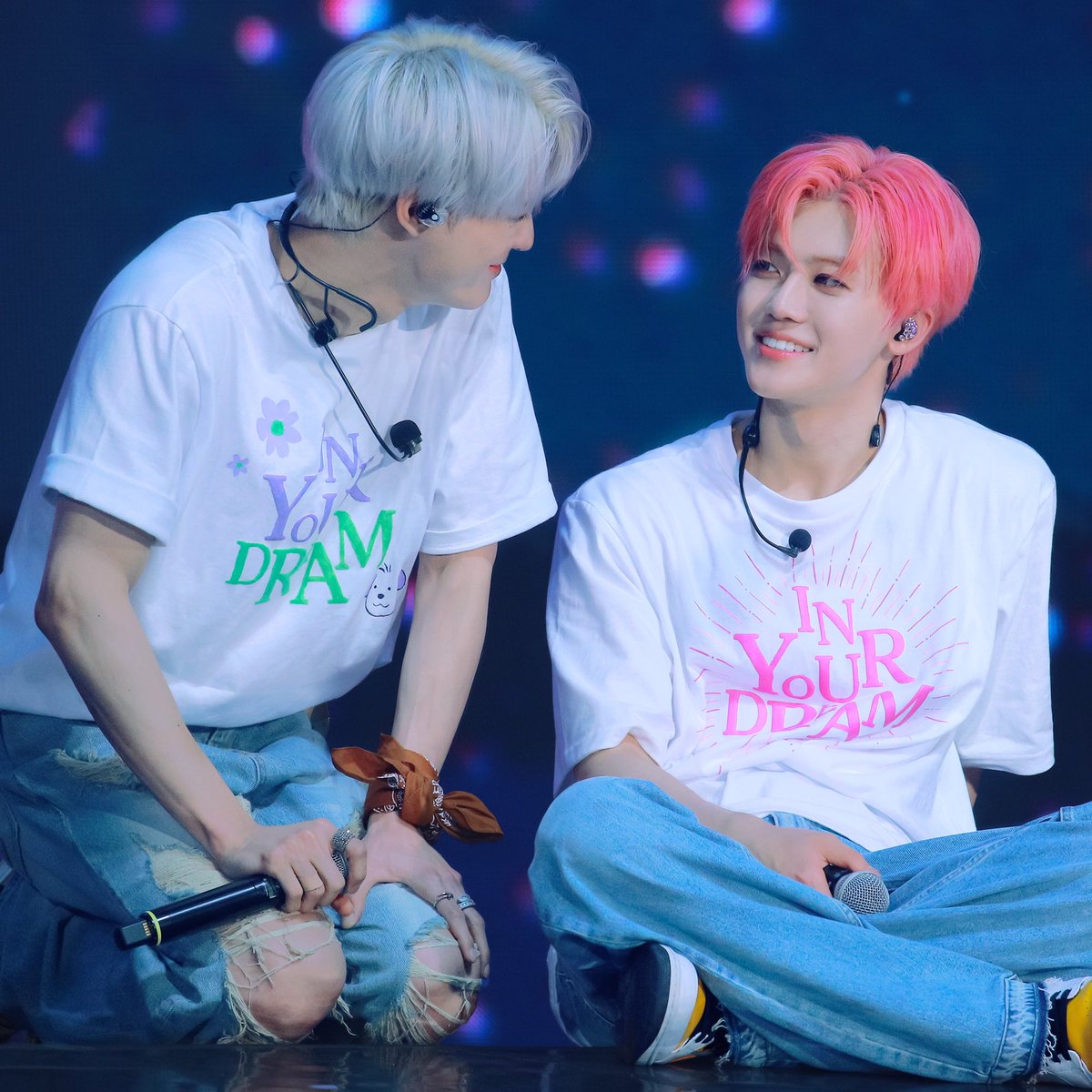 oh to have someone who looks at you like how jeno and jaemin look at each other 🥹
