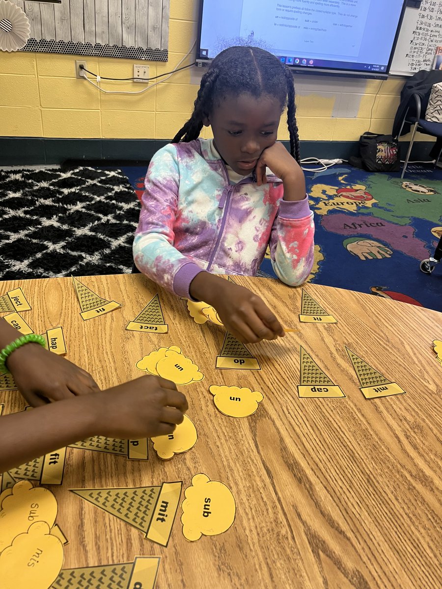 🌞Ms. Smith's Summer Literacy Class is having a SWEET time in small group playing a prefix matching game and ended the week with an ice cream treat!!! 🍨🍦🍦🍦🍨#BeExtraordinary #babywildcats🐯 #hungryforknowledge #wildforsuccess #LearningLeading