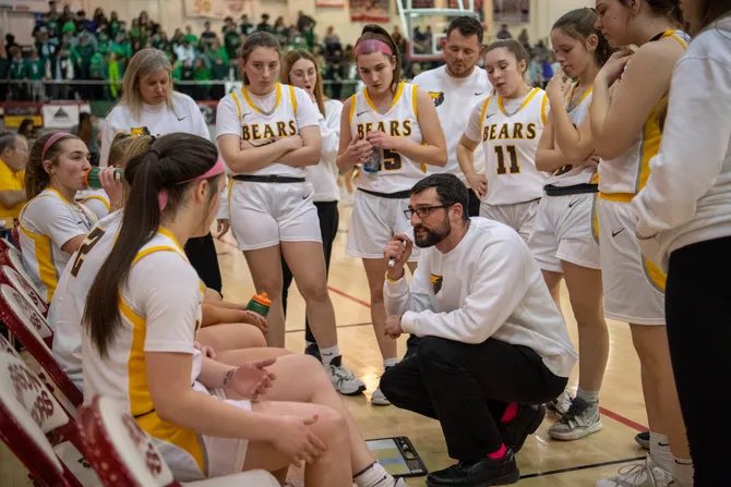 The IHSAA will vote on a proposal this week involving the 4-class sports of basketball, baseball, softball and volleyball. Many Evansville schools would be impacted.

A look at what could happen
courierpress.com/story/sports/h…