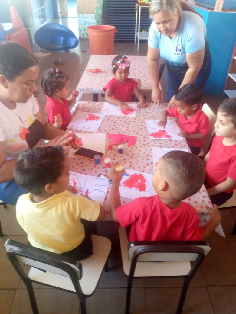 SenifaG's tweet photo. Iniciamos nuestra jornada pedagógica en nuestros Simoncitos Comunitarios #SENIFA con todo el entusiasmo y dedicación de las madres y docentes comunitarias para nuestros niños y niñas @NicolasMaduro @delcyrodriguezv @_LaAvanzadora @gtorodelara @PiedadQuintana1 @MPPEDUCACION https://t.co/fDmNjMbpp1