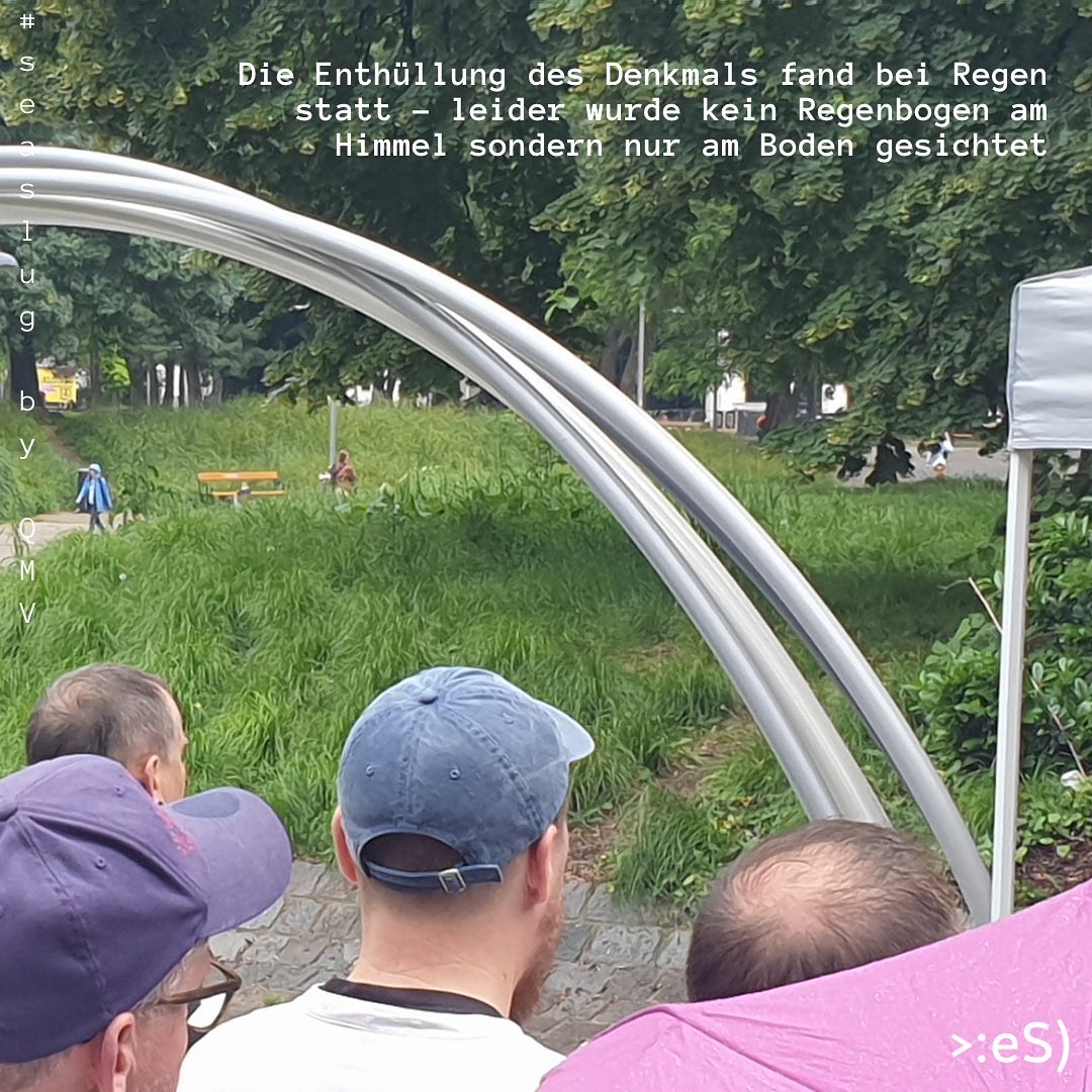 eSeLSCHWARM's tweet photo. Das neue Denkmal ARCUS (Schatten eines Regenbogens) von Sarah Ortmeyer und Karl Kolbitz wurde am Montag 5.6.23 enthüllt und mit mehreren Redebeiträgen von Politiker*innen und Vertreter*innen der queeren Communities gewürdigt. https://t.co/iiB0CMO9Um