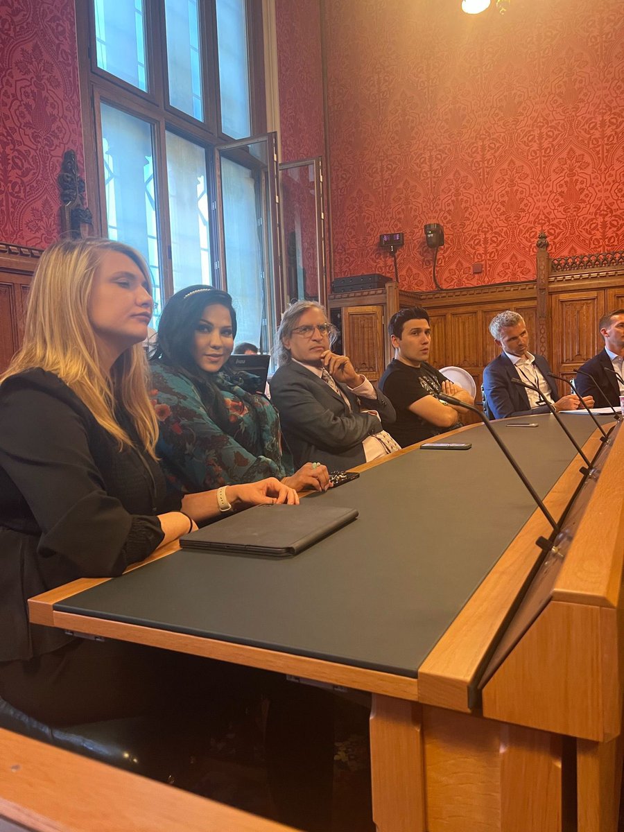 parliament_afs's tweet photo. We had the incredible opportunity to attend the Parliament Street Summit, a remarkable event by Steven George-Hilley of Centropy PR and Chairman of Parliament Street - where CEOs and industry leaders gathered to discuss the future of fintech. https://t.co/BKR8LaY2xX https://t.co/toH4AtuTyv