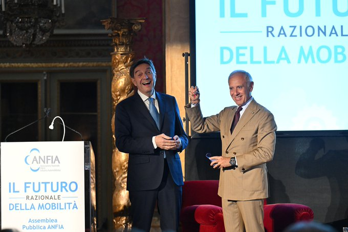 #Congrats a Roberto Vavassori nuovo presidente di <a href="/ANFIA_it/">ANFIA</a> <a href="/BremboBrakes/">Brembo</a> #automotive #decarbonisation #sostenibilità <a href="/Confindustria/">Confindustria</a> <a href="/CarloBonomi_/">Carlo Bonomi</a> <a href="/adolfo_urso/">Adolfo Urso</a> <a href="/mimit_gov/">MIMIT</a> 👉assofond.it/-/roberto-vava…