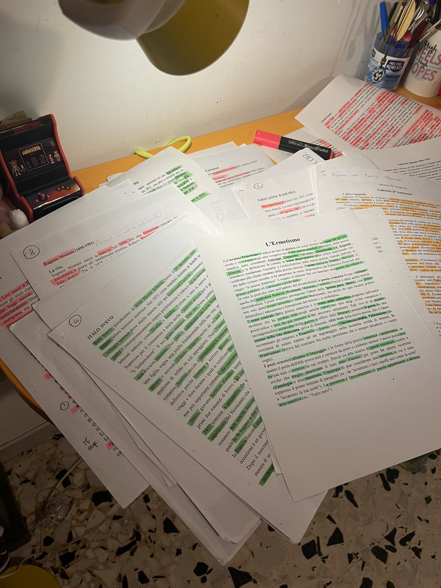 SignoraRossella's tweet photo. #maturità2023 e dintorni … si capisce che ho una maturanda in casa? Io provo ad esserle utile, si accettano consigli 🤪🤪 #maturita2023 #maturita #maturità #provaa https://t.co/2wwdaSZRVe