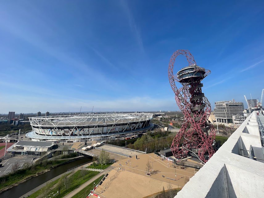 @Bjhager5 @MLBcathedrals @Cardinals @Cubs @LondonStadium The London eye is round.  Like a circle. This is in fact ArcelorMittal orbit.