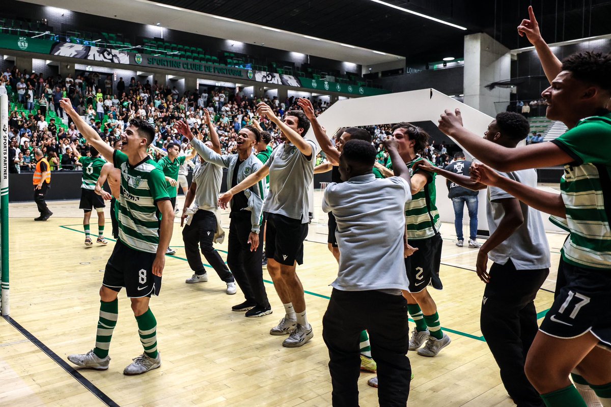 CAMPEÃO NACIONAL SUB-19 ✨

10 meses de trabalho e sacrifício que não podiam acabar de outra forma! Orgulho em todos nós, estamos onde merecemos estar! 💚

“sempre foi e sempre será, pelo Sporting!” 🦁

22/23 ✅