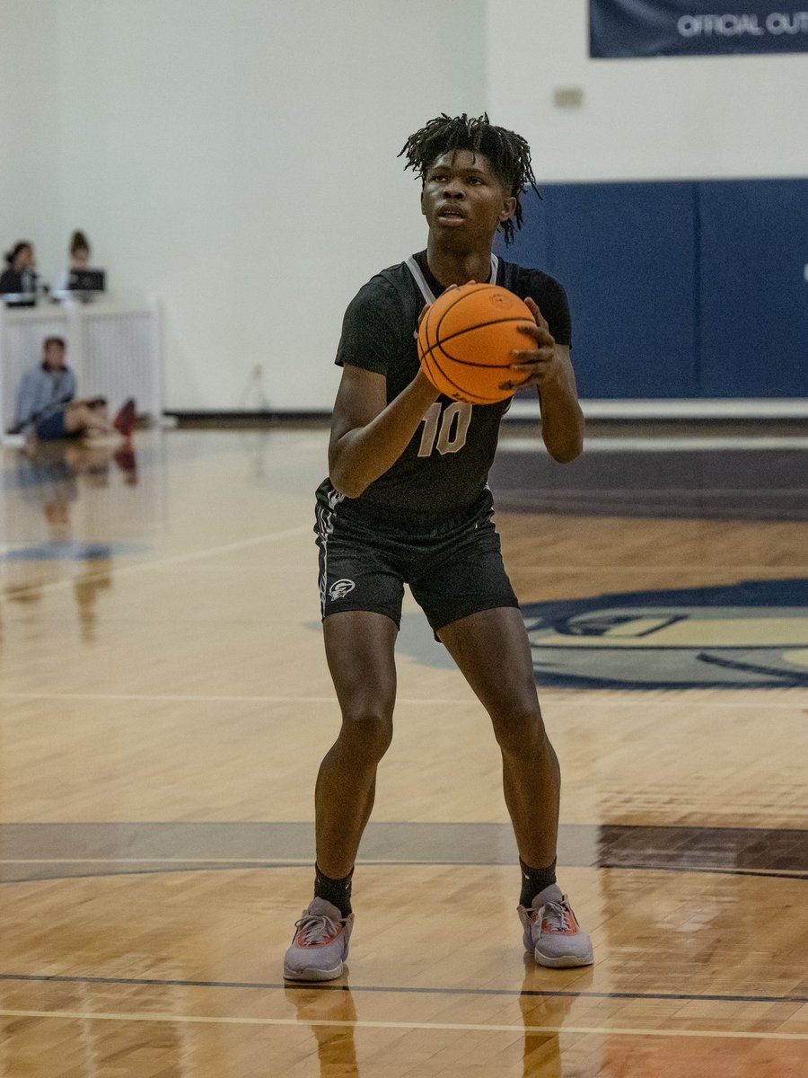 Gray Collegiate Academy 2024 6’10 F/C @ellgrah44 THE BEST shot blocker in the state of SC. We have heard from Winthrop, ODU, Ga Southern, Kansas State, Florida, Missouri State and ECU. The young fella has shown a lot more offensive touch and energy on the floor we working! 🦅