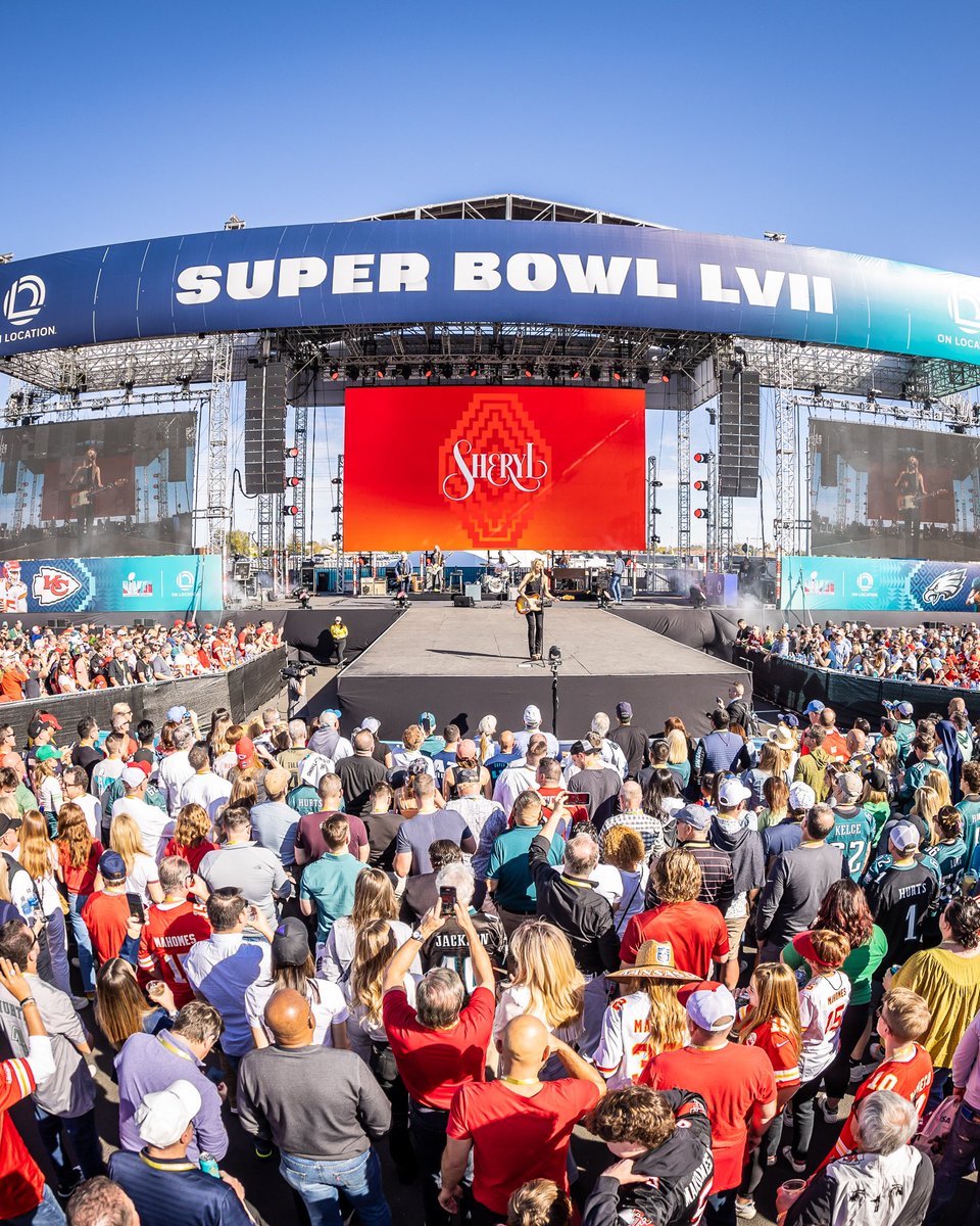 #TransformationTuesday Serenaded by the one & only @SherylCrow 🎶 That’s how we kicked off #SuperBowlLVII in Arizona! Guaranteed access to experiences like these in Vegas this February ➡️ bit.ly/3qdkGuk #NFL | #OnlyWithOnLocation