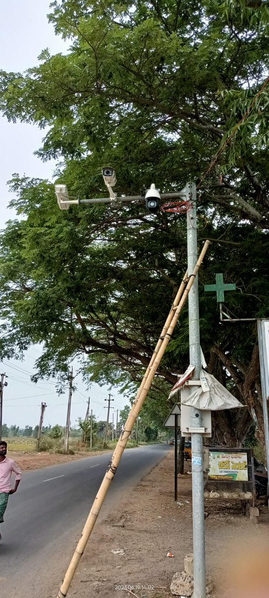 SRIKAKULMPOLICE's tweet photo. నేర నియంత్రణ చర్యల్లో భాగంగా గార మండలం, శ్రీకూర్మం గ్రామ పరిధిలోని ముఖ్యకూడళ్ళలో నిఘా కెమెరాలను ఏర్పాటుచేసిన గార పోలీసులు.
నిరంతరం నిఘా పర్యవేక్షించడం ద్వారా నేర నియంత్రణకు పటిష్ట చర్యలు తీసుకుంటున్నట్లు పోలీసులు తెలిపారు.
@APPOLICE100
#surveillance 
#Srikakulampolice
#CCcameras https://t.co/KIrCzF2VoL