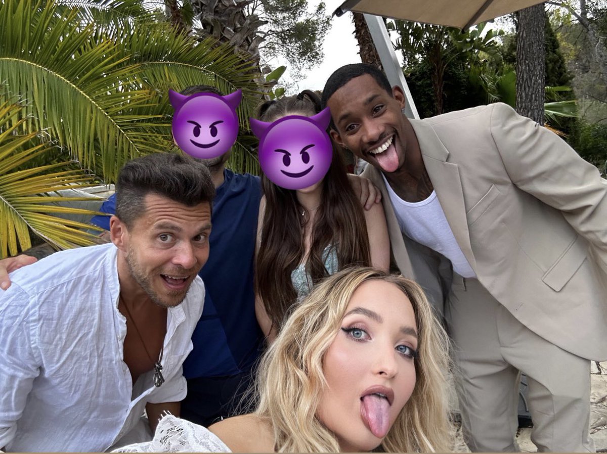 chevalierchloe_'s tweet photo. Follow @SueltosyR for all the crazy content coming 🤭 https://t.co/E7SPEvobCB