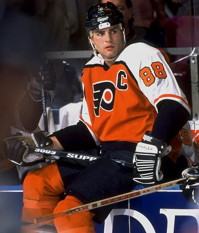 The @NHLFlyers brought back the 90’s jerseys with some modern mods