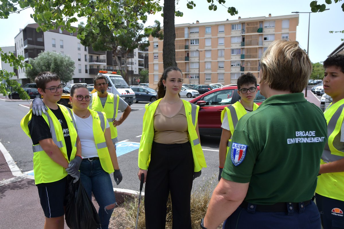 VilleDeFrejus's tweet photo. ♻️ Challenge citoyen de collecte de déchets : les élèves de Fréjus au soutien de l’environnement !

🚬 Aujourd’hui et comme chaque année s‘est tenu le Challenge citoyen de collecte de déchets;

🦺 La suite de l'article ici 👉 https://t.co/8Ssxg69M2k https://t.co/0JjnTbMc6j