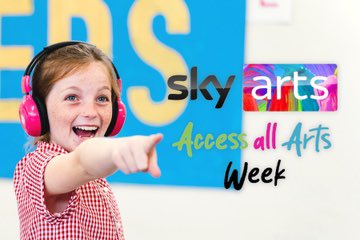 YsgolDerwenfa's tweet image. Year 4 have been creating their own astronaut scenes with Miss Sieminski inspired by @astro_timpeake as part of @SkyArts week #SkyArtsWeek #AccessAllArts