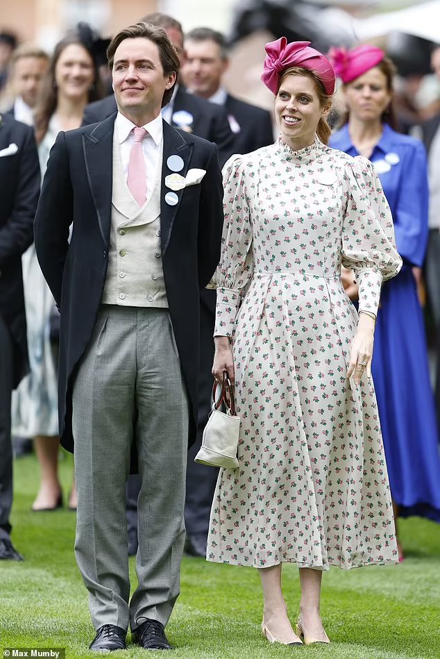 Princess Beatrice and Edo looking very smart at day one of Ascot. 
Speculation looks true 👏🏻👏🏻👏🏻