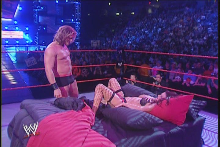 beaniedebussy's tweet image. funny cuz wwe did this like 17 years ago but sure a sign is what’s “shoving it in your face”