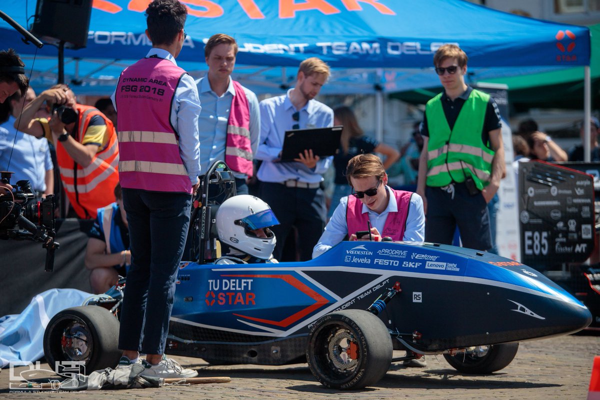Previous week we had an amazing rollout under the Delft sun. ☀️ It was an honor to reveal the DUT23 to so many people: partners, alumni, students, the press, and many other interested ones. We hope everyone enjoyed the show! 🚀

#formulastudent #rollout #race #car #f1 #tudelft