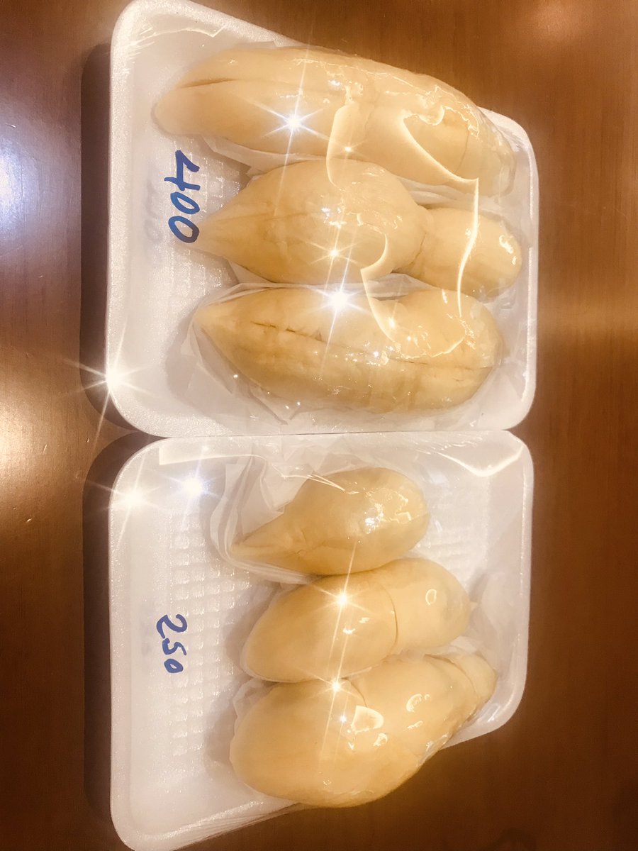 nanaokashiwazak's tweet photo. タイ🇹🇭バンコク🇹🇭
露店のむきドリアン美味しい南国の高級フルーツ日本では高くて食べれないのでこんな物にはお金を使いたい。
#weedfriend #バンコク #タイ #タイ物価 #現地価格 #グルメ https://t.co/MgnWPtU2kW