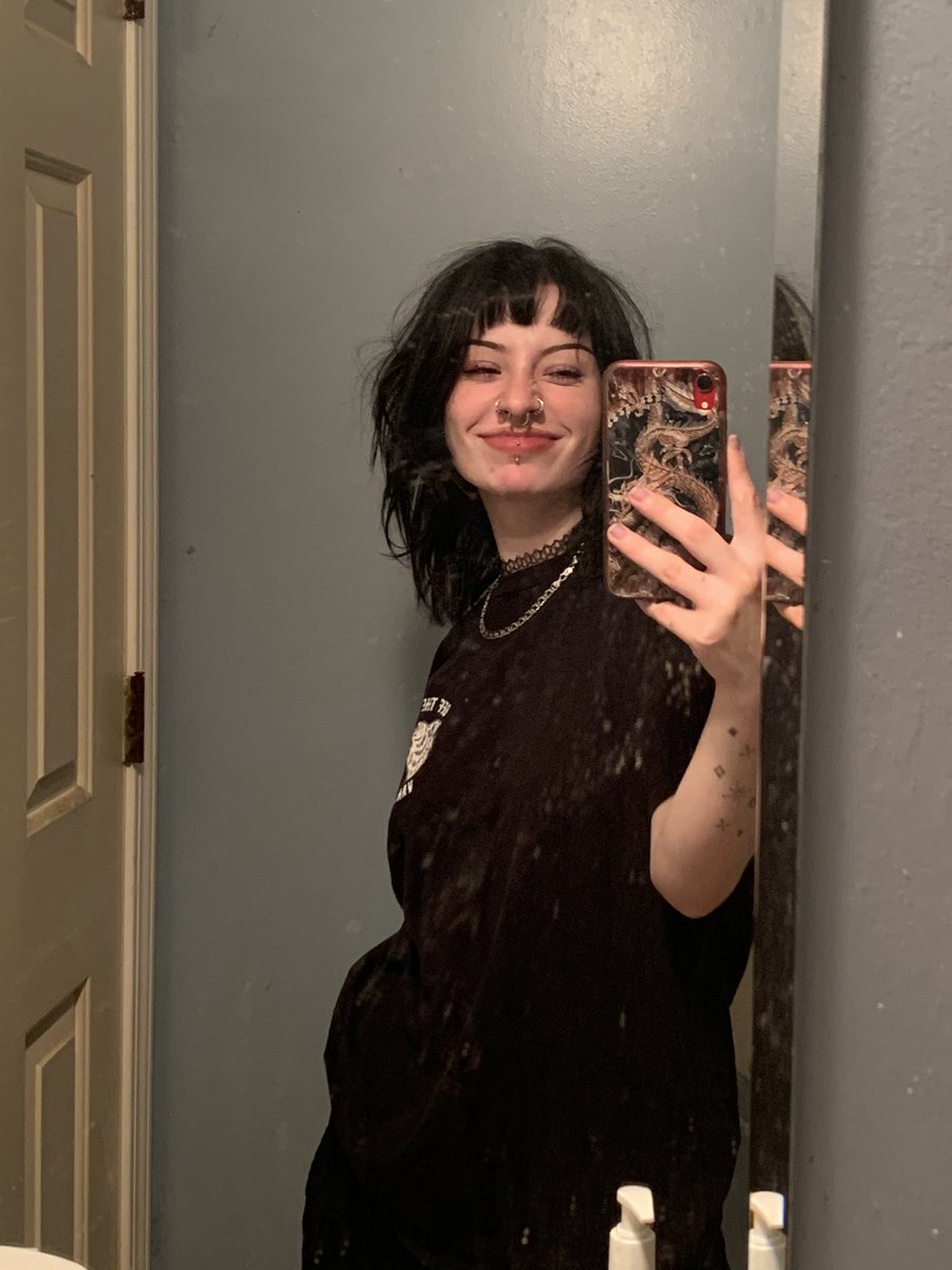 tombstonekitty's tweet photo. send mommy ur bank account information https://t.co/M0I0YBUkI7