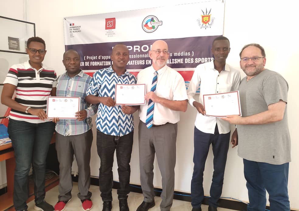 ABPInfos's tweet photo. #Burundi : Clôture d'une formation de 5 jours, en journalisme sportif, dispensée  par @ESJLille, à l'endroit des journalistes des sports membres de @SportAjsb. C'est dans le cadre du projet médias #PAPROM appuyé par @franceauburundi https://t.co/1g1YtnIpFy