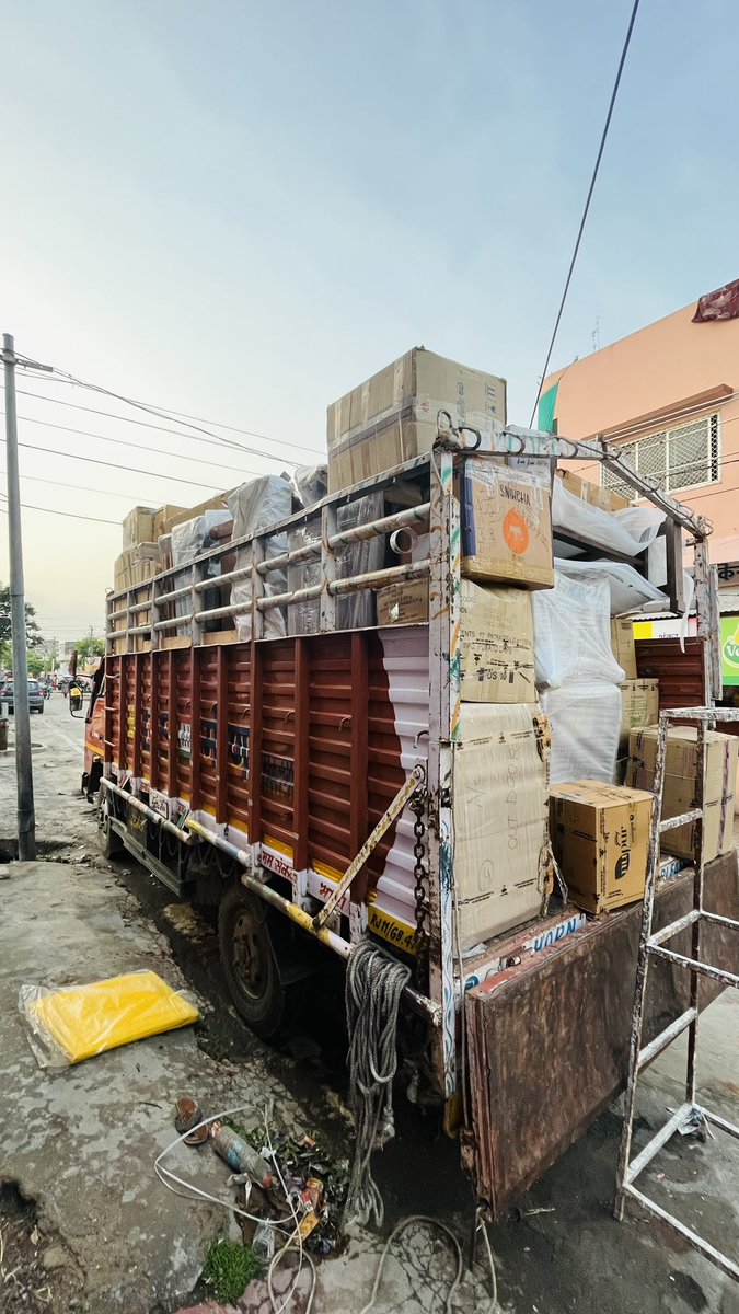 bestindworld07's tweet photo. be held accountable for this squandered time, money, and effort? Half of the luggage is still unloaded.
This is not to be expected from the well-known Logistics Service.
@agarwalpacker
#WastedTime
#PoorLogistics
#WorstService https://t.co/b7V3fEfGXh