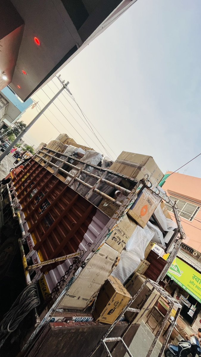 bestindworld07's tweet photo. be held accountable for this squandered time, money, and effort? Half of the luggage is still unloaded.
This is not to be expected from the well-known Logistics Service.
@agarwalpacker
#WastedTime
#PoorLogistics
#WorstService https://t.co/b7V3fEfGXh