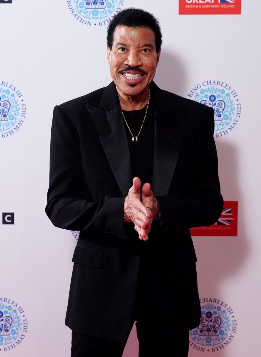 tvonetv's tweet photo. Happy Birthday, @LionelRichie! 🎈 #LionelRichie https://t.co/zvOyjjlDXj https://t.co/W8QQmVlTIJ