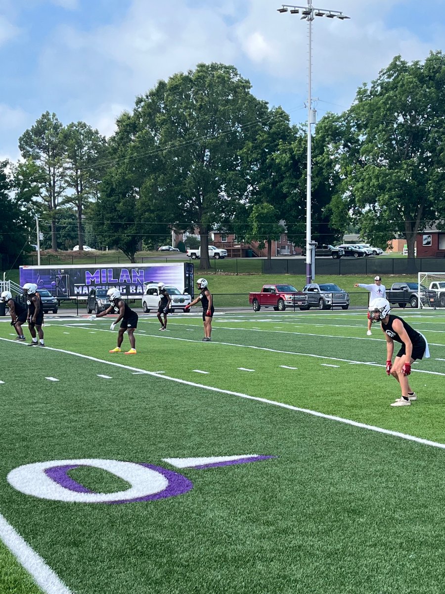 JmcssA's tweet photo. 🏈South Side High School 
Four teams participating in 7 on 7 action today. Teams include our Hawks, Milan, USJ, and McKenzie. 
#itsagreatdaytobeahawk
@SSHSHawks 
#winning 
@AatuckerAnita https://t.co/CvJxFMeyIG