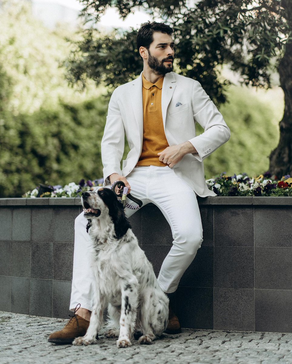 karenMeli1982's tweet photo. El fotógrafo #KayraSercan compartió estas hermosas fotografías 📷 en su cuenta de Instagram de nuestro Rey 👑#AkinAkinözü🔥😍 junto a #Domino 🐕‍🦺con la pequeña nota: AkinAkinözü Shooting 🤘 https://t.co/W5HJLJkFsi
