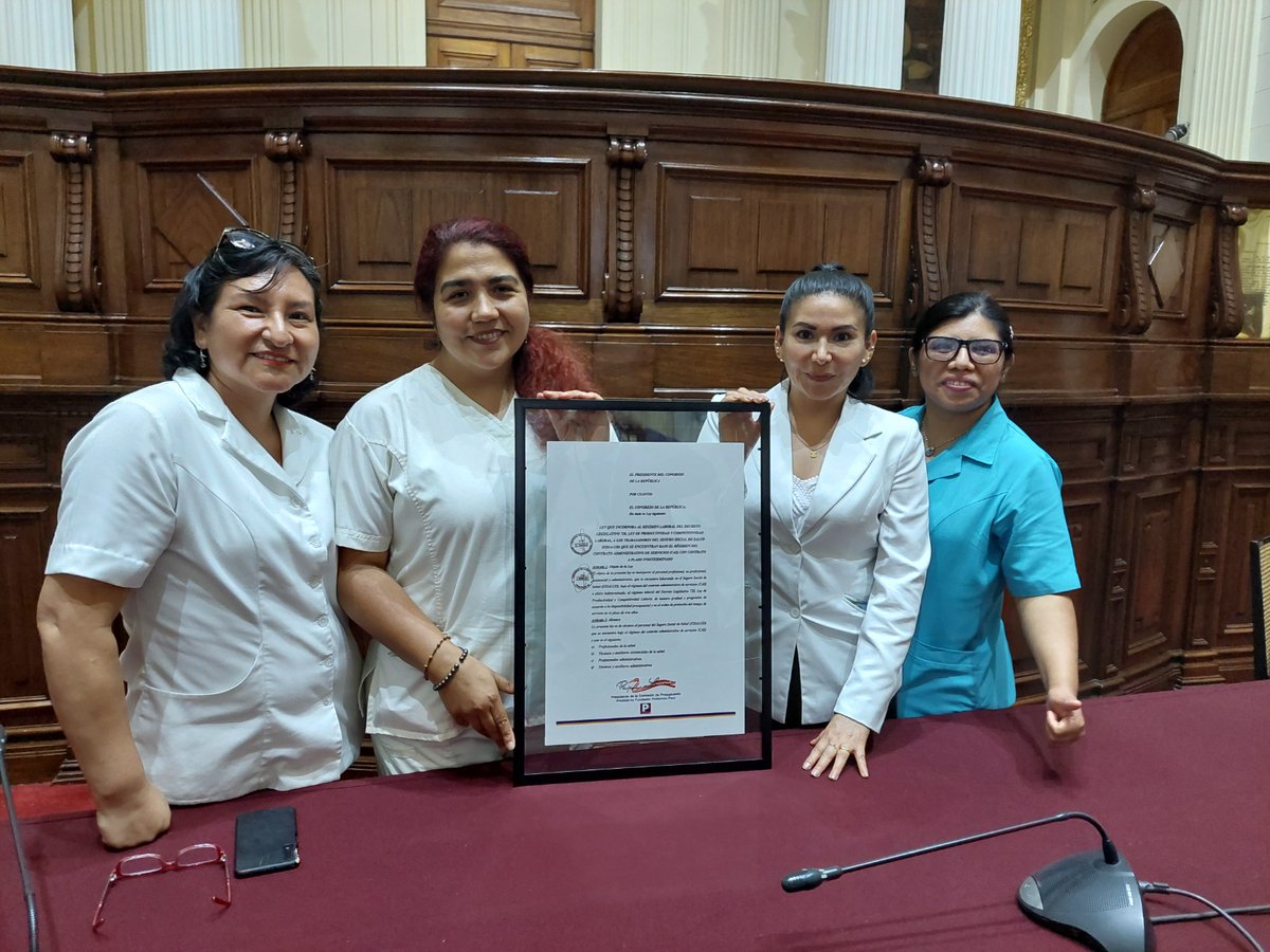 AlmenaraHosp's tweet photo. Ministro Fernando Varela los trabajadores CAS Indeterminados de Essalud solicitamos firme la Reglamentación de la Ley 31703!!!
Mas de 4 mil familias en espera de justicia laboral
@FernandoVarelaB 
@MTPE_Peru 
@pcmperu 
#CasA728EnEssalud https://t.co/80gjFW1mn3