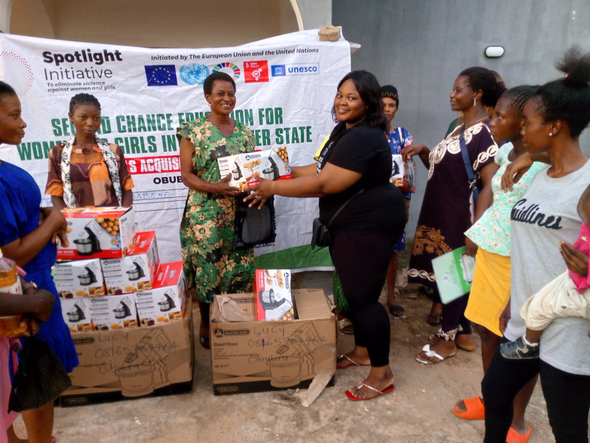 Congrats to the participants from Cross River State, 🇳🇬 from #Obaniliku and #Obubra! Thanks to the #SpotlightInitiative Project, they were able to finish a three-month program of skill development with start-up kits.
