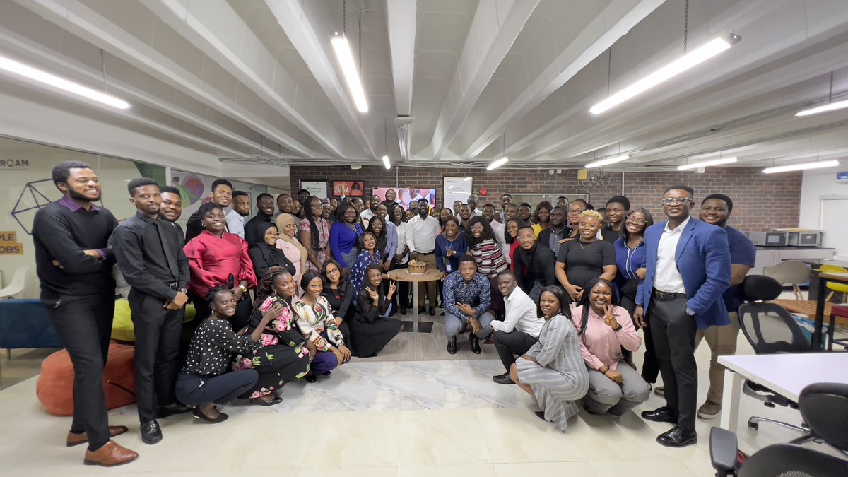 Jobbermandotcom's tweet photo. Our CEO was a year older on Sunday.🎈
Of course, we couldn't miss the opportunity to throw an office birthday celebration🎂

Cheers to a new year Ore Boboye

#InsideJobberman #CEOsBirthday https://t.co/BTG2nRubo1